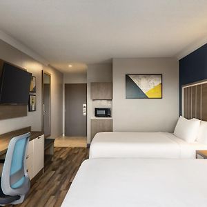 Standard Room Two Queen Beds Harbour View